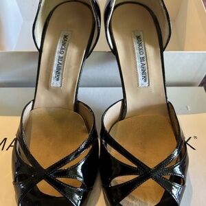 Manolo Blank Black Patent Pumps Heels 38.5